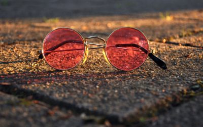 Mun vaaleanpunaiset silmälasit -näkökulma kokemusasiantuntijuuteen